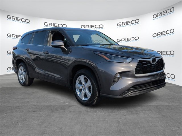 2024 Toyota Highlander LE's photo