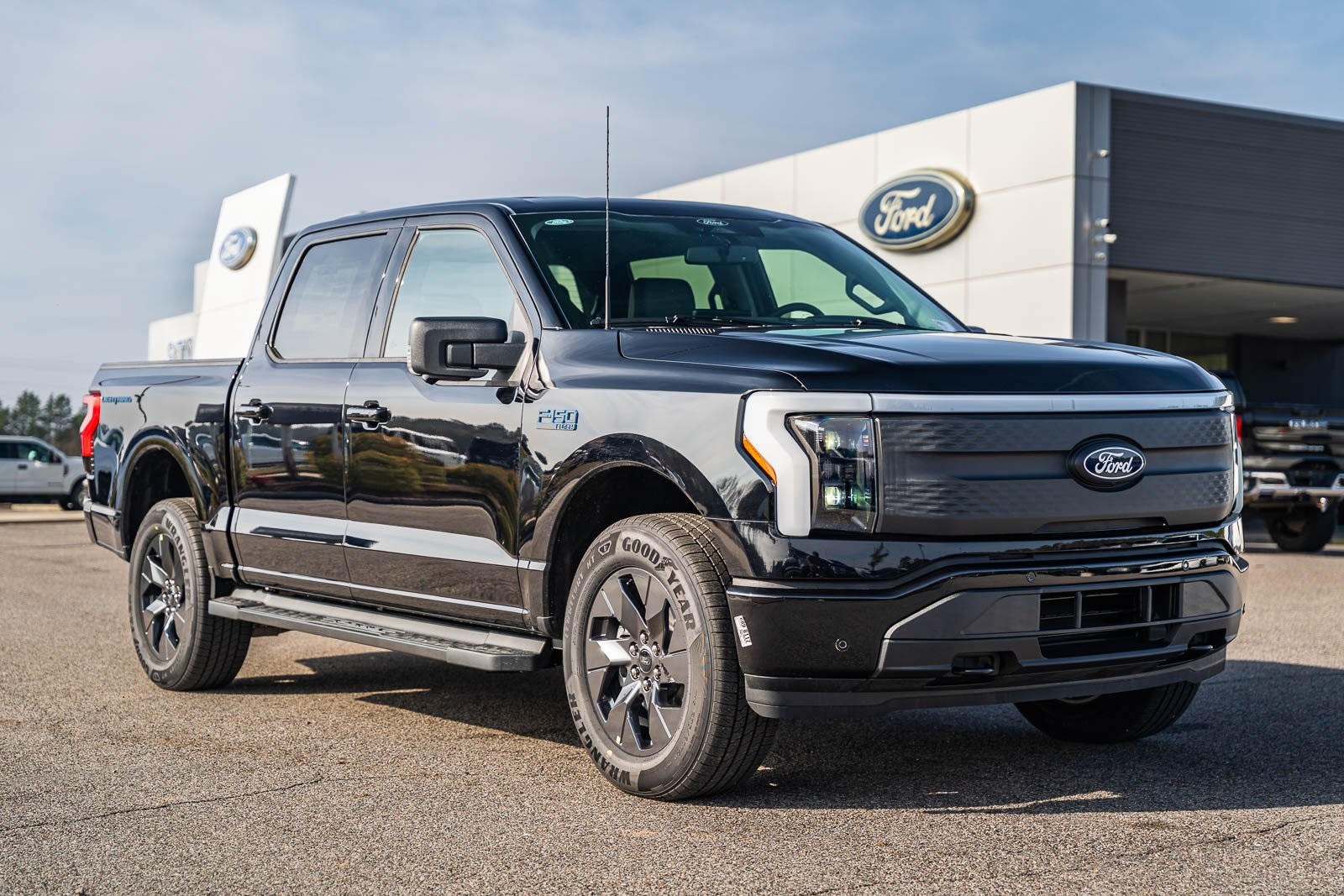 2025 Ford F-150 Lightning Flash's photo