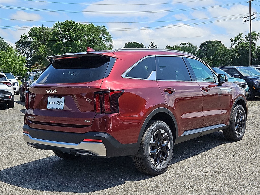 2025 Kia Sorento S photo 3