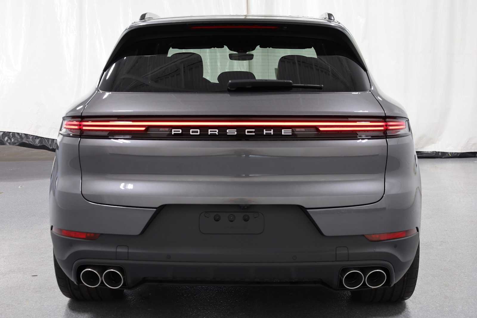 2024 Porsche Cayenne S E-Hybrid photo 6