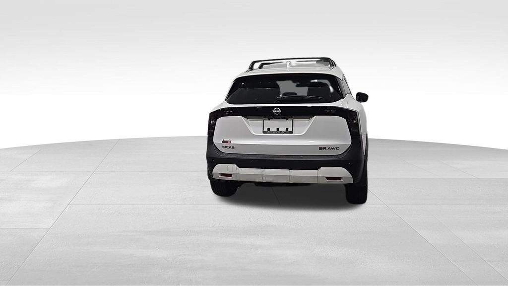 2025 Nissan Kicks SR photo 4