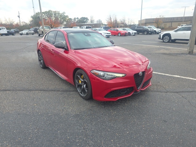 2019 Alfa Romeo Giulia Ti Sport Carbon's photo