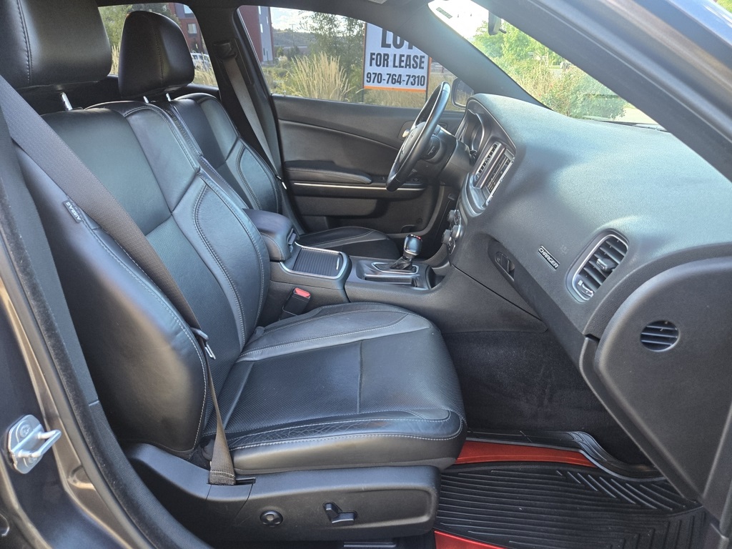 2020 Dodge Charger SXT photo 16