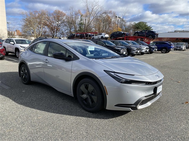 2026 Toyota Prius SE's photo