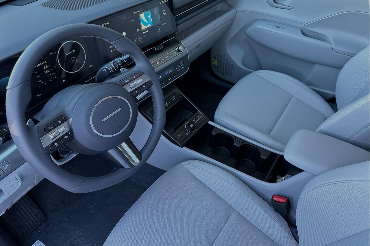 2025 Hyundai Kona SEL photo 10