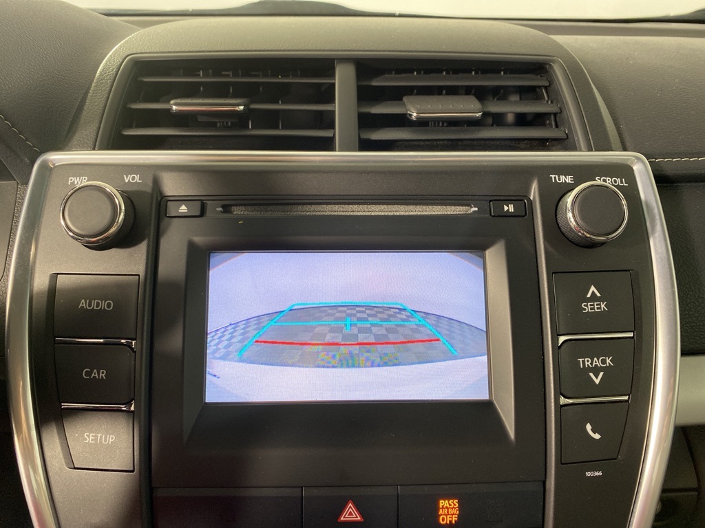 2015 Toyota Camry SE photo 3