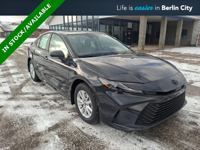 2026 Toyota Camry LE photo 2