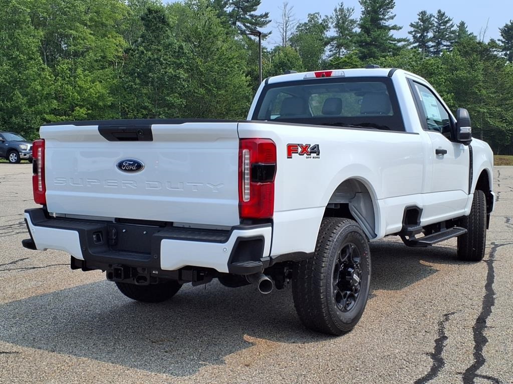 2025 Ford F-350 photo 3