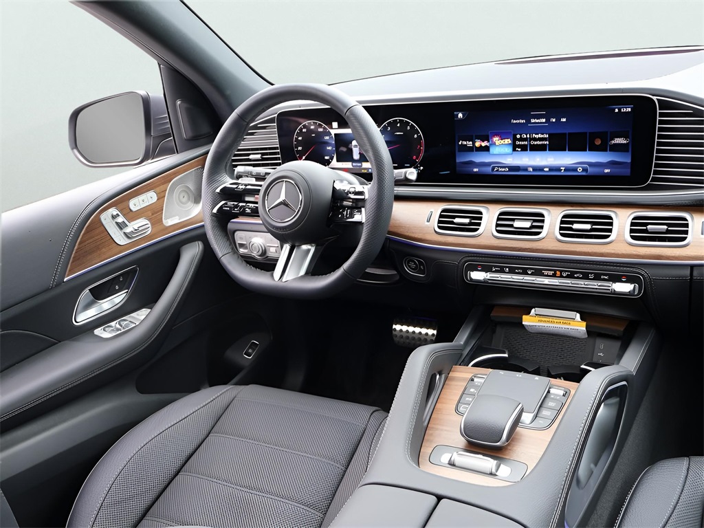 2025 Mercedes Benz GLS 580 4MATIC photo 16