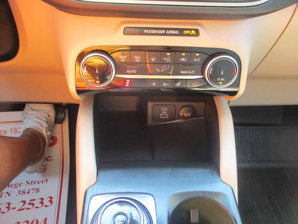 2022 Ford Escape SEL photo 8