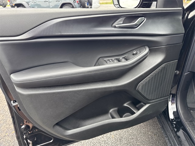 2025 Jeep Grand Cherokee Altitude photo 11