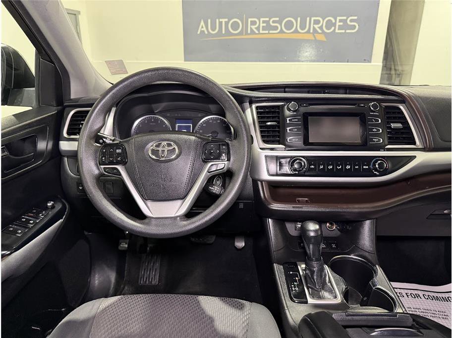 2018 Toyota Highlander LE Sport photo 18