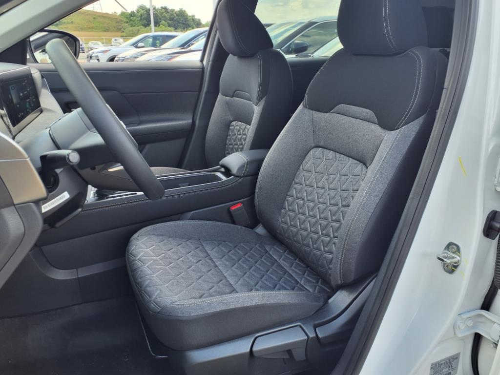 2025 Nissan Kicks SV photo 3