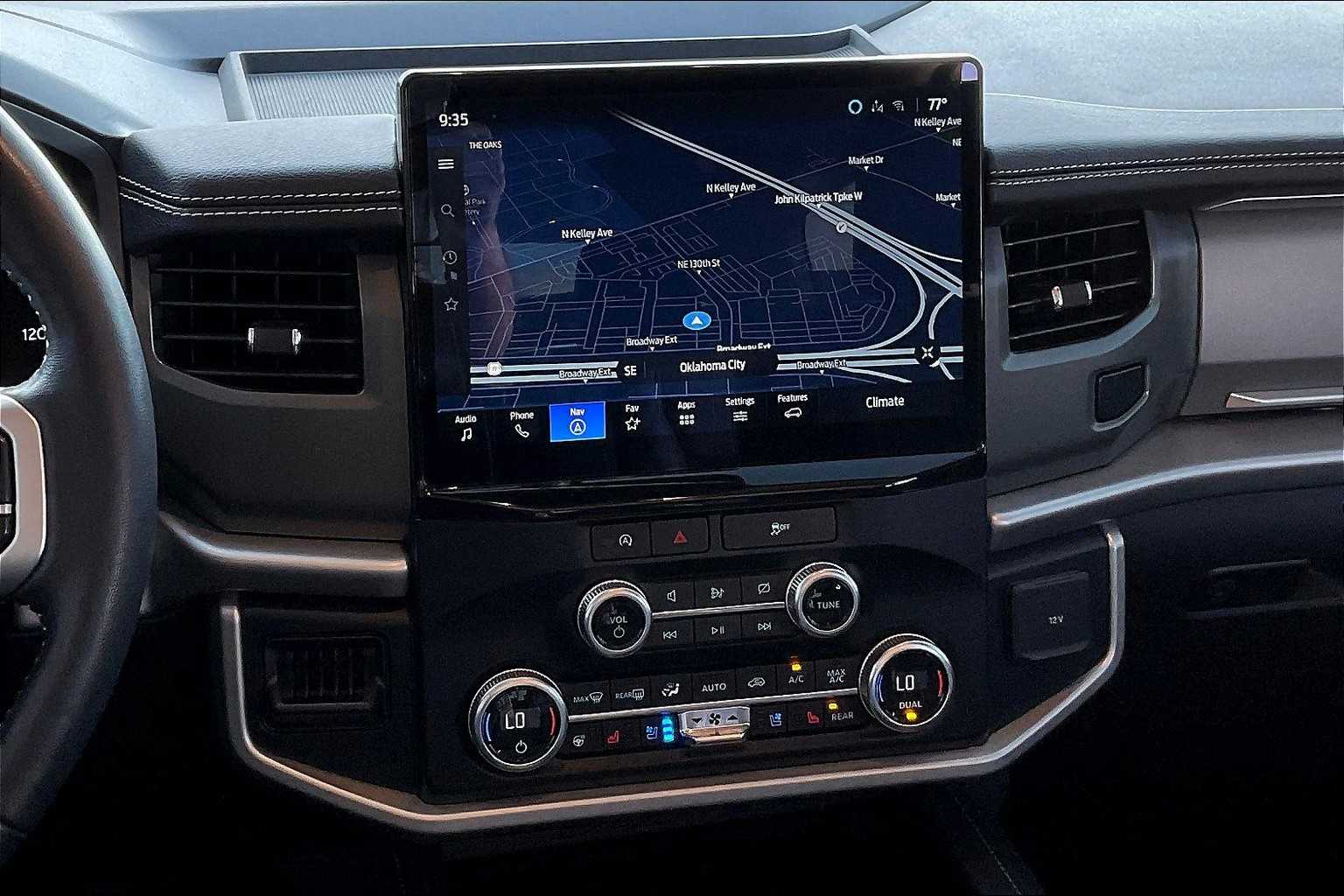 2024 Ford Expedition XLT photo 5