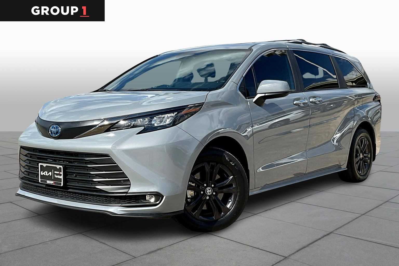 Pre-Owned 2024 Toyota Sienna XLE Mini-van Passenger in Houston