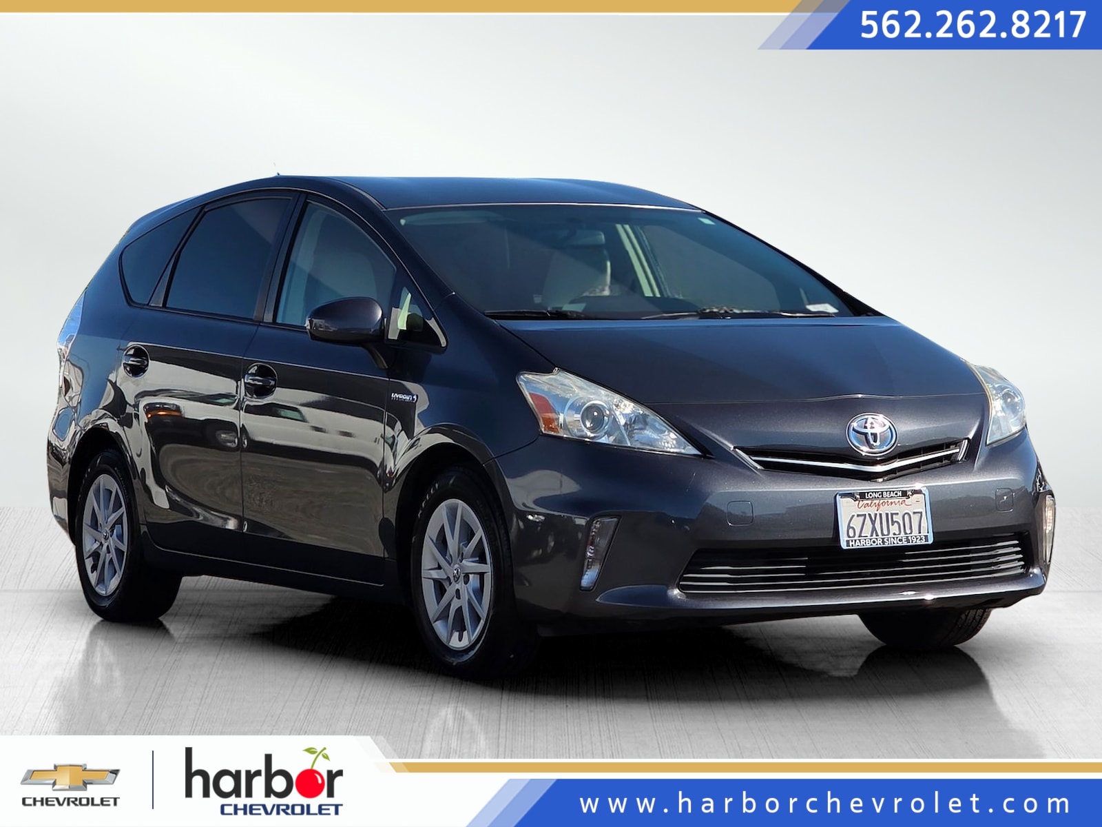 2013 Toyota Prius v Five's photo