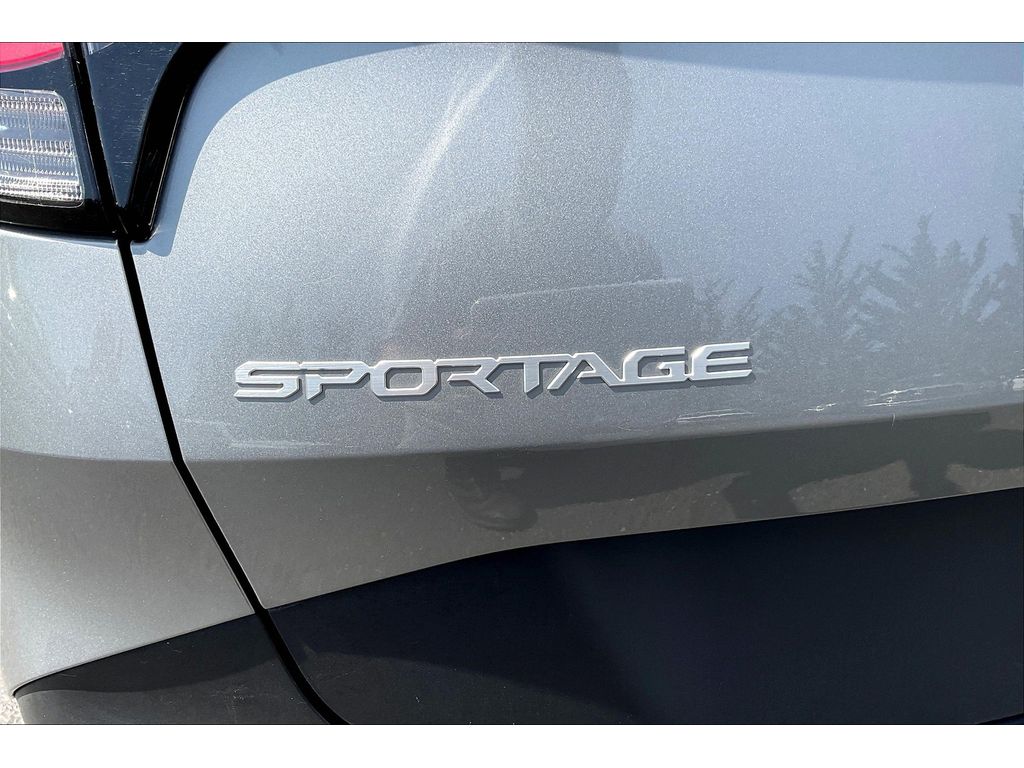 2024 Kia Sportage LX photo 8