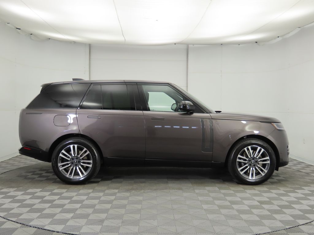 2025 Land Rover Range Rover SE photo 4