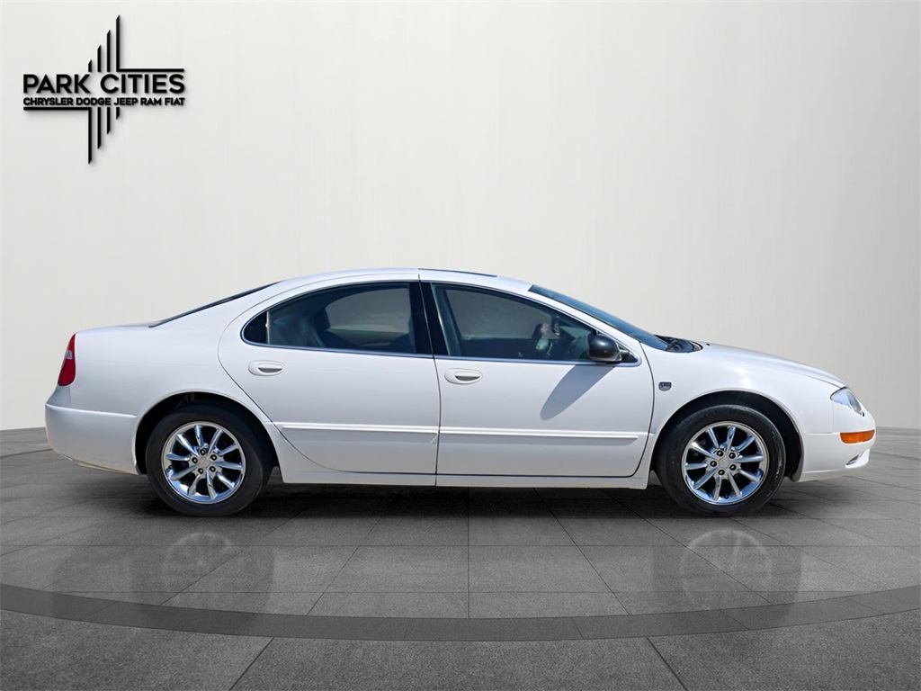 2004 Chrysler 300 photo 2