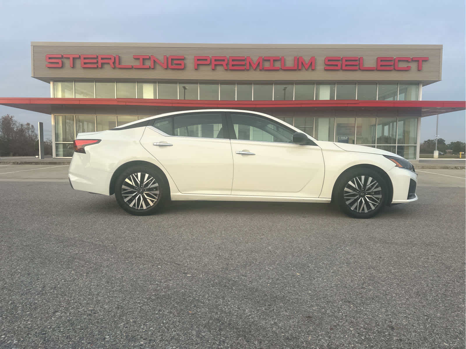 2025 Nissan Altima SV's photo