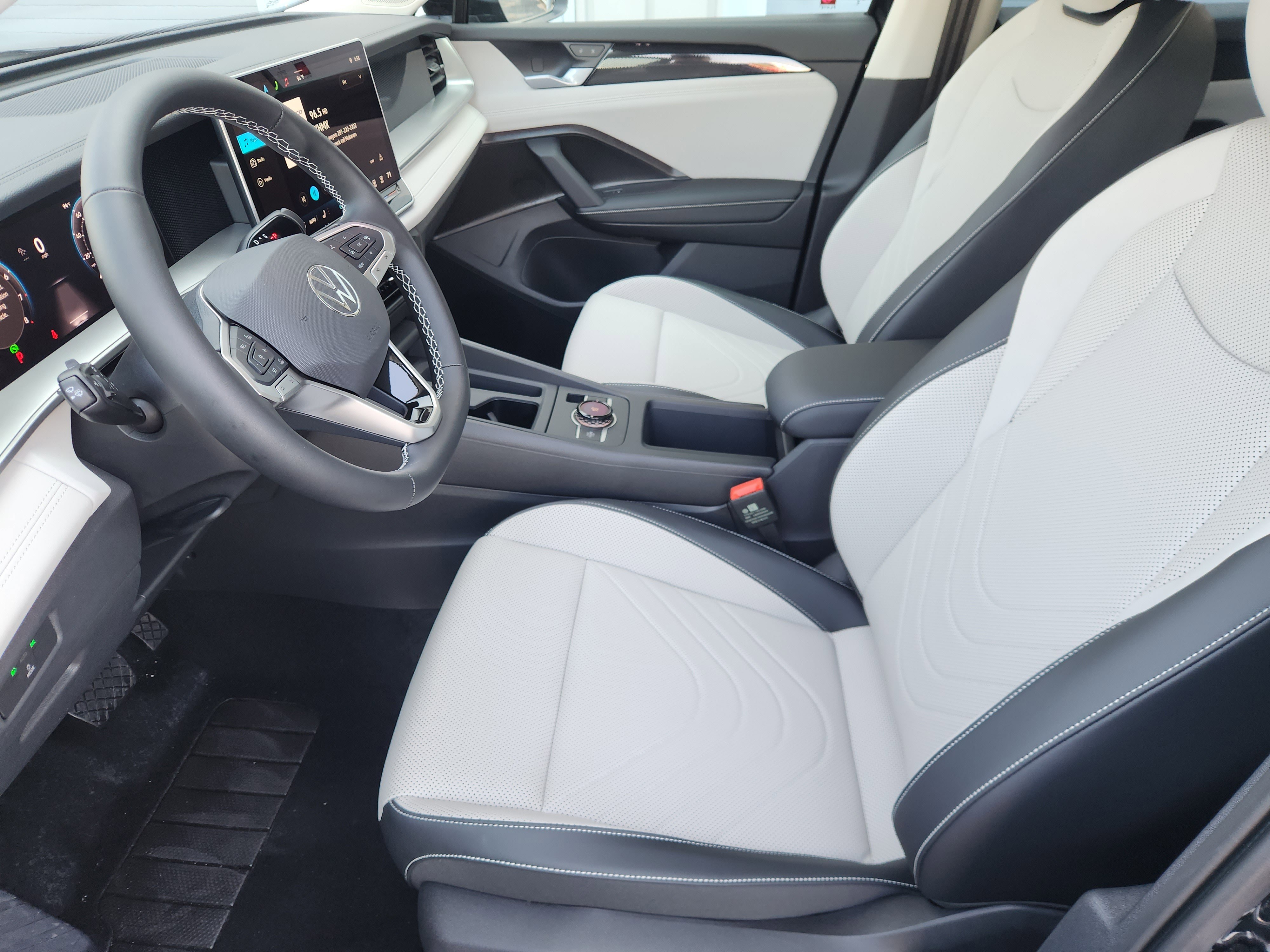 2025 Volkswagen Tiguan SE photo 2