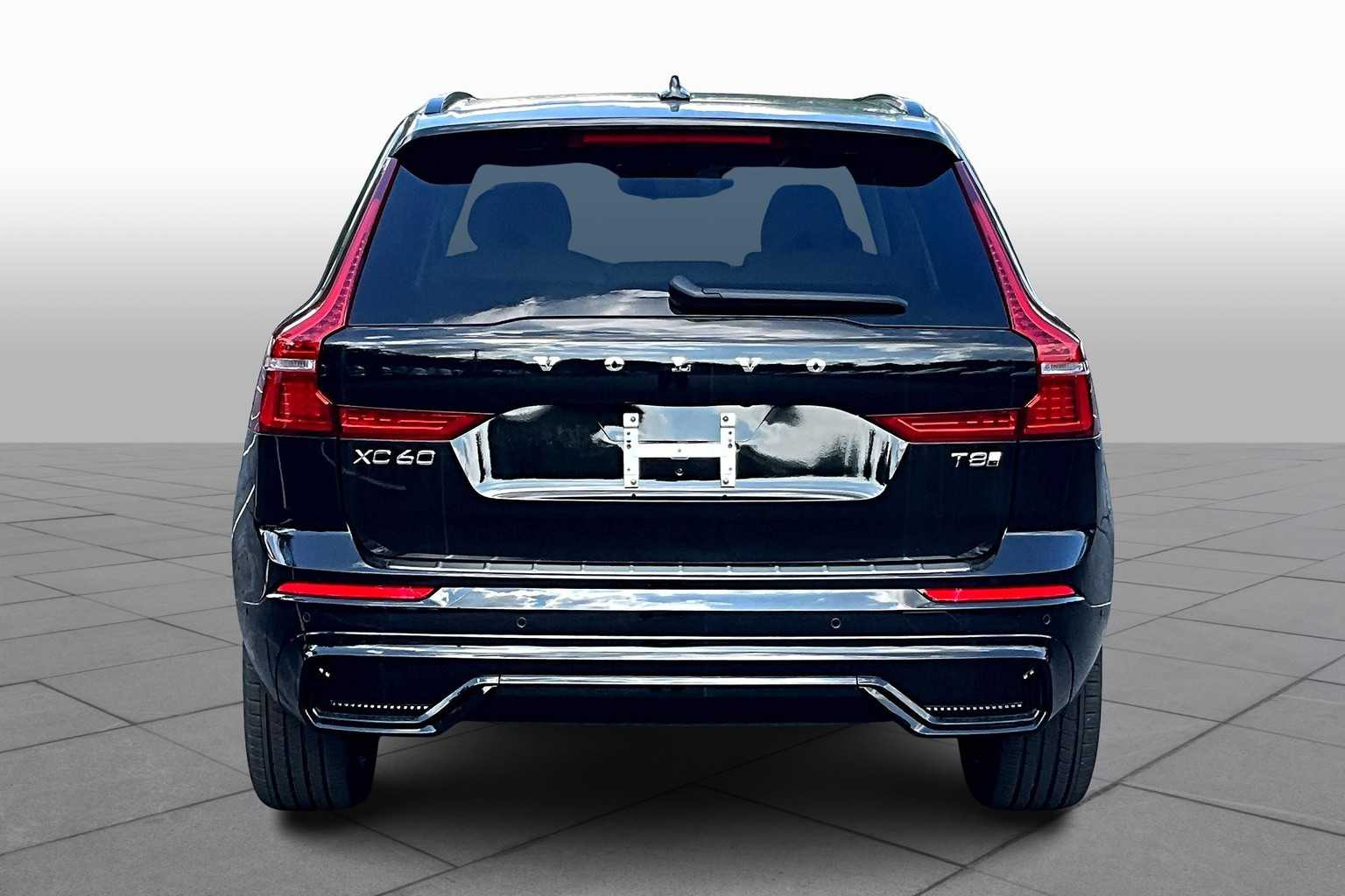 2025 Volvo XC60 Plus photo 4