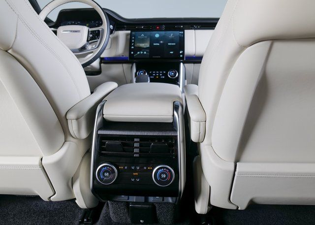 2023 Land Rover Range Rover SE photo 10