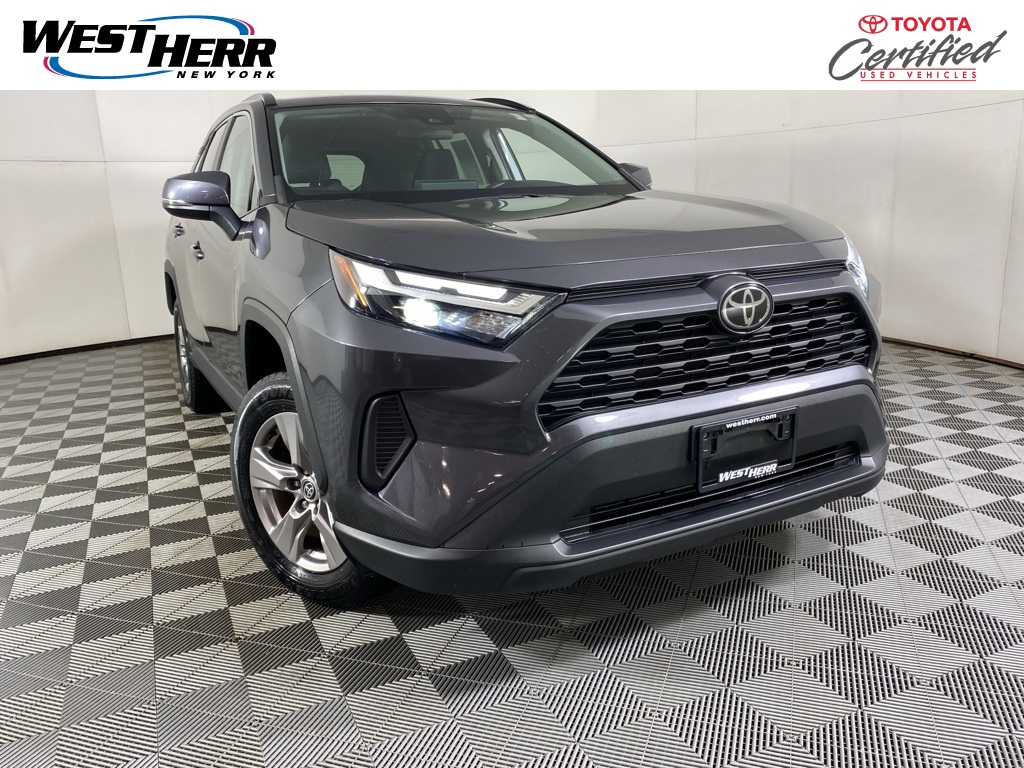 2022 Toyota RAV4 XLE's photo