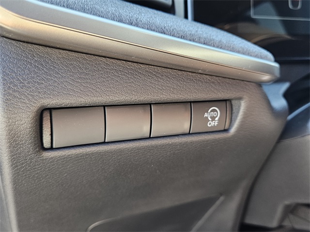 2025 Nissan Kicks SV photo 23