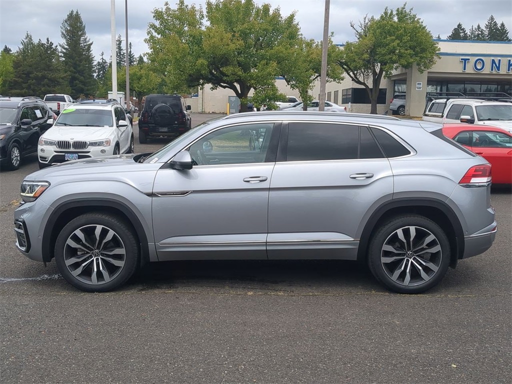 2022 Volkswagen Atlas Cross Sport V6 SEL Premium R-Line photo 2