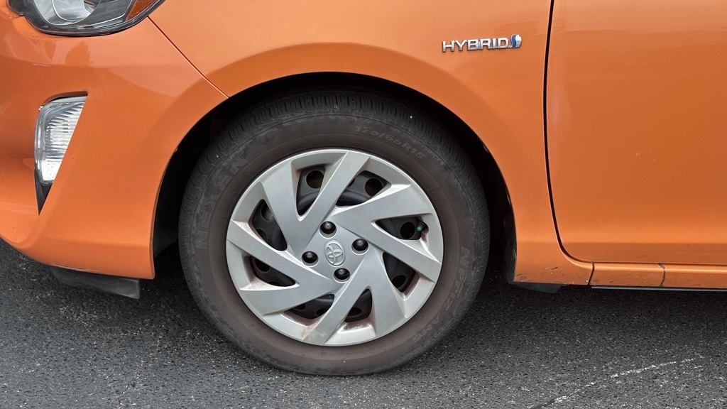 2015 Toyota Prius C Two photo 10