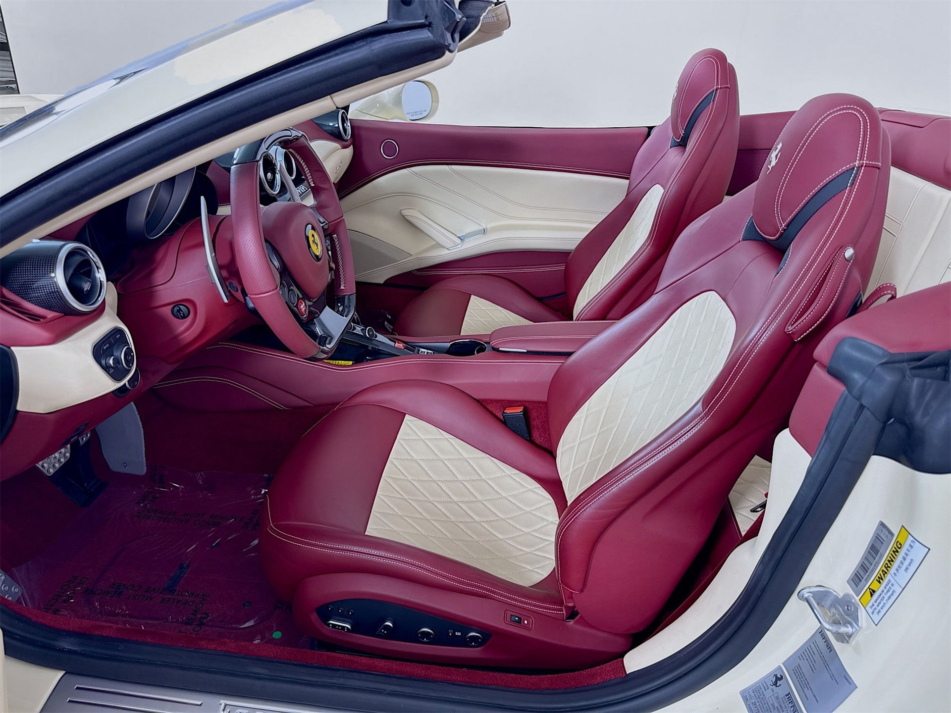 2017 Ferrari California T photo 9