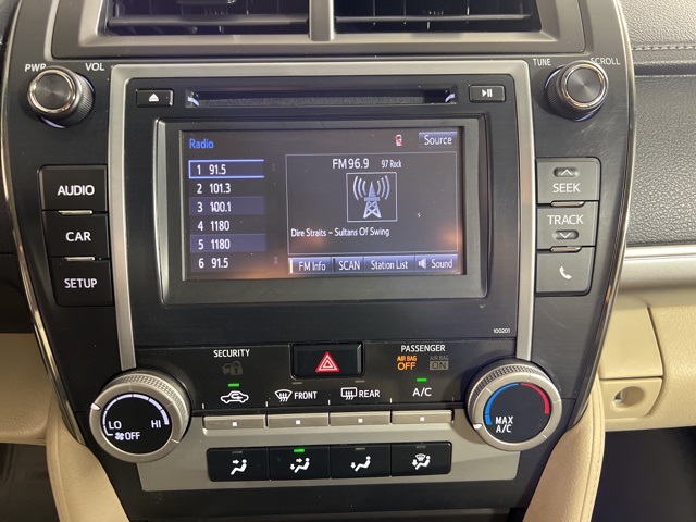 2014 Toyota Camry SE photo 14