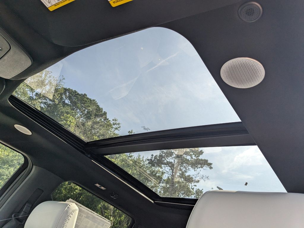 2025 Ford F-150 Lightning Platinum photo 23