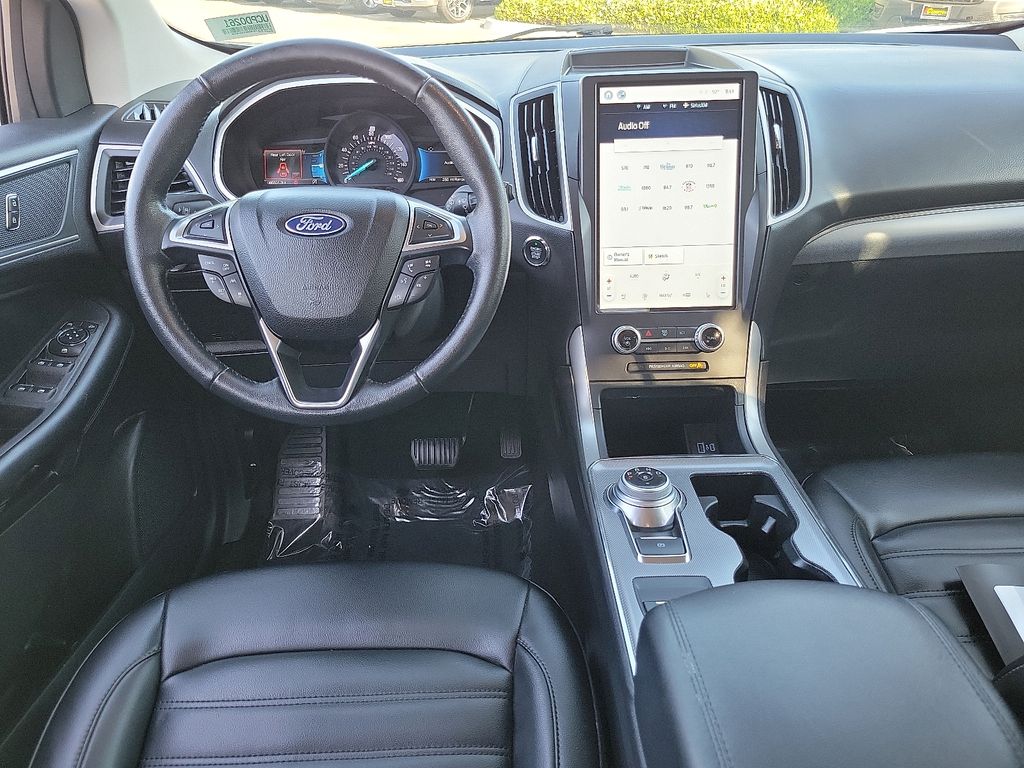 2021 Ford Edge SEL photo 3