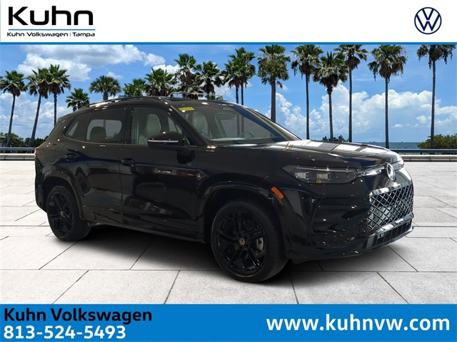 2025 Volkswagen Tiguan SE R-LINE BLACK's photo