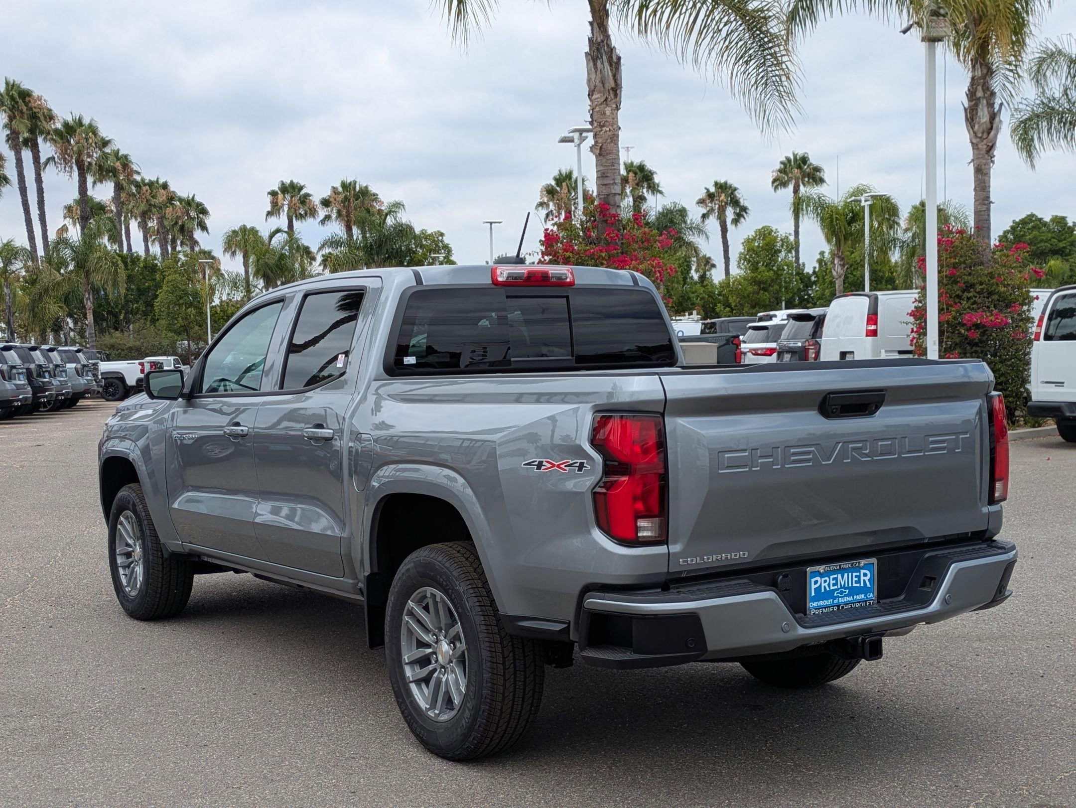 2025 Chevrolet Colorado Work Truck LT photo 3