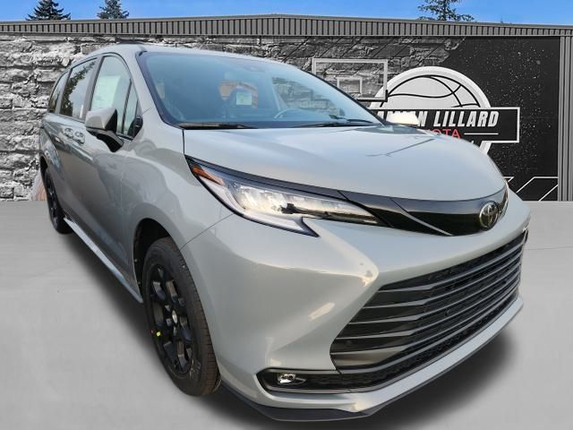 2026 Toyota Sienna Woodland Edition's photo