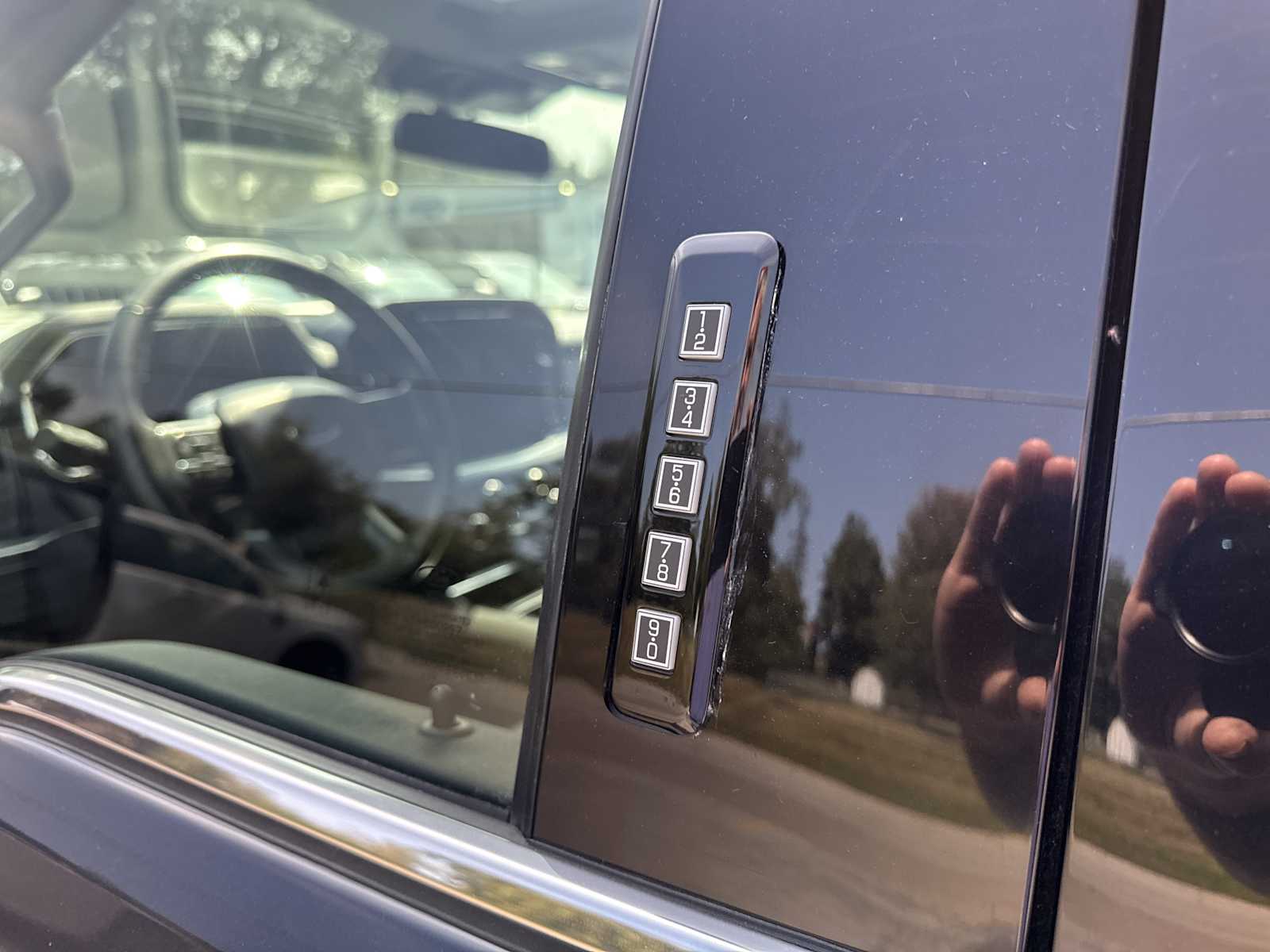 2022 Ford F-150 Lariat photo 18
