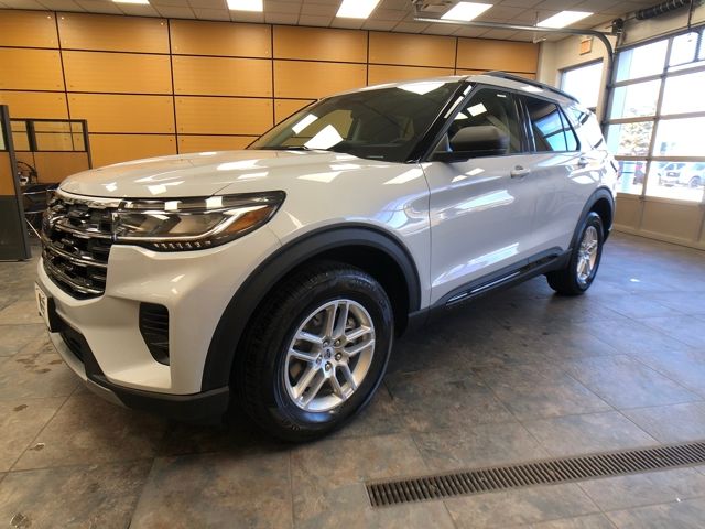 2026 Ford Explorer photo 4