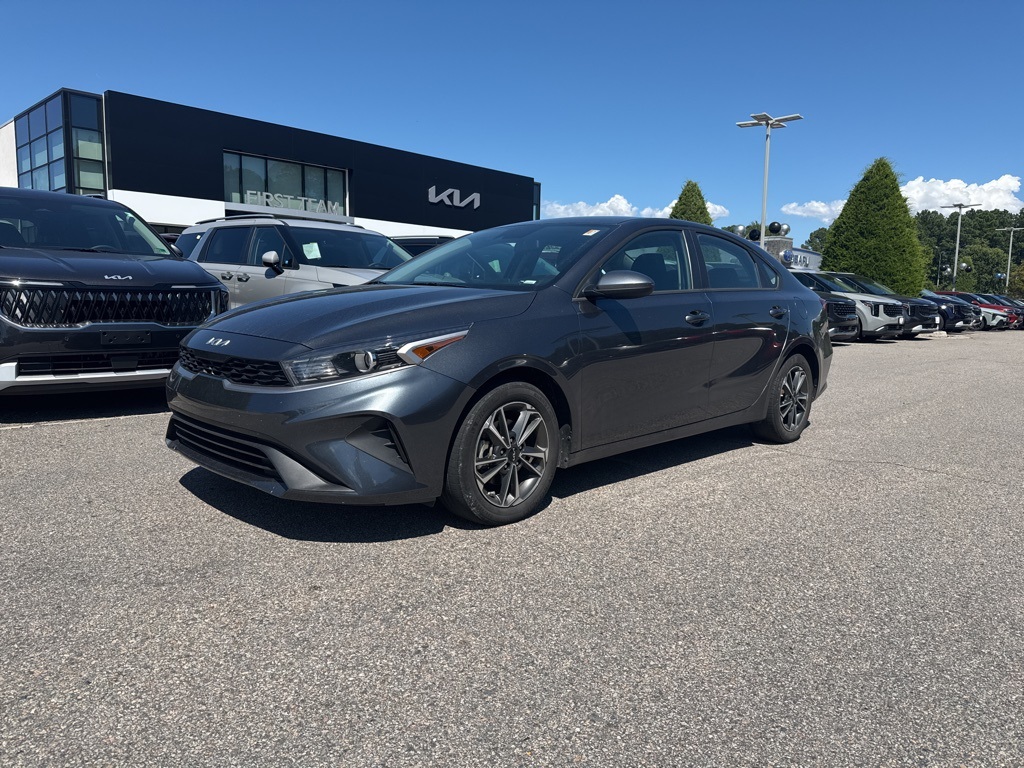 2023 Kia Forte LXS photo 2