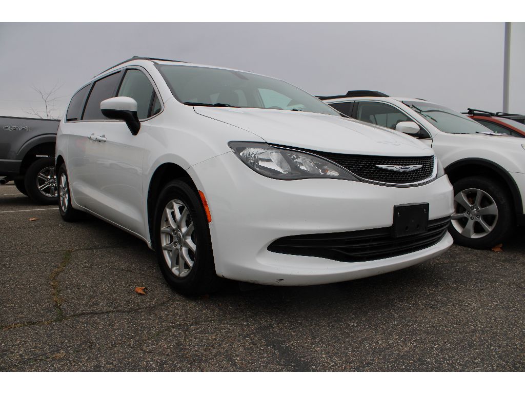 2020 Chrysler Voyager's photo