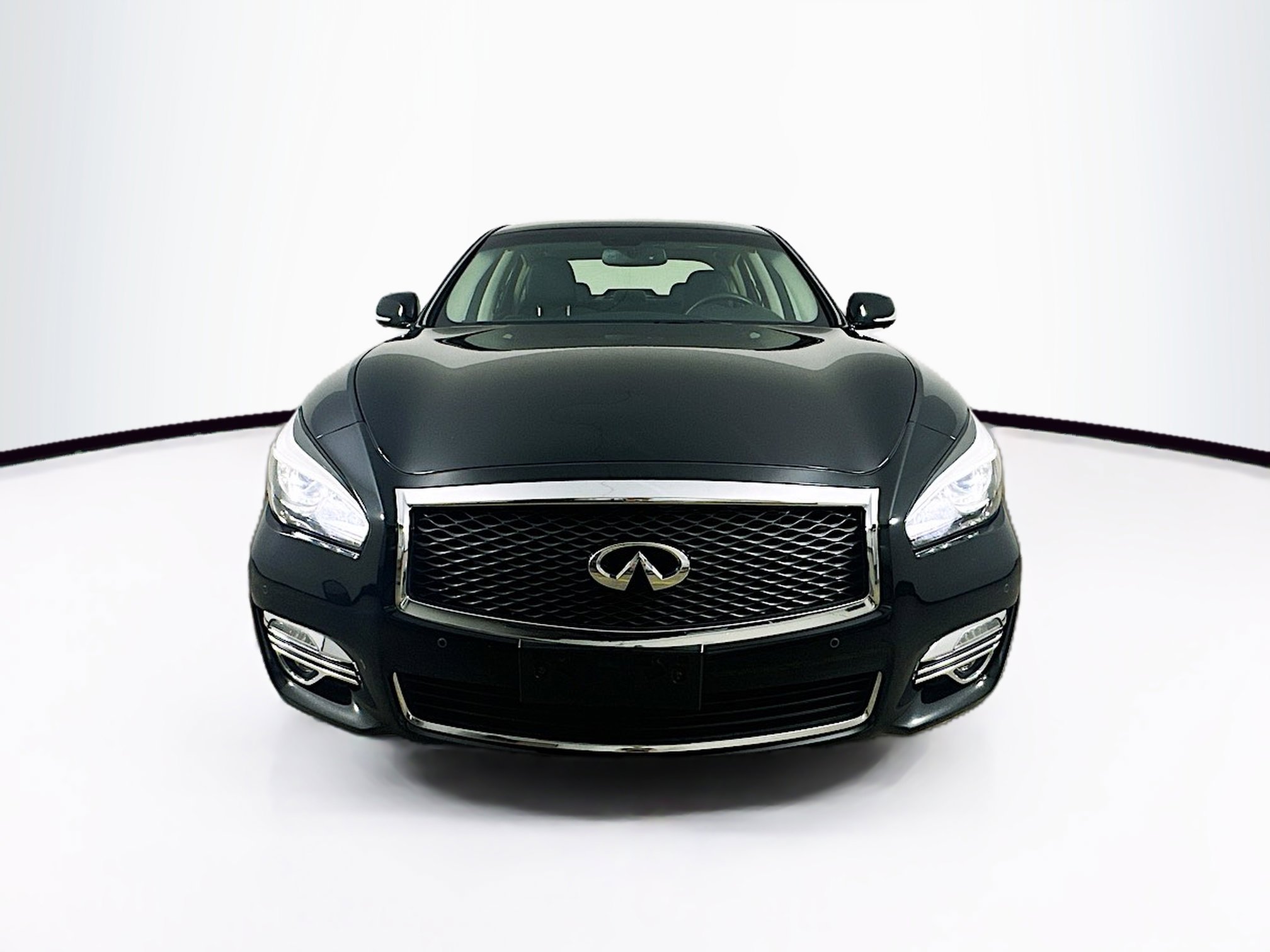 2017 Infiniti Q70 photo 2