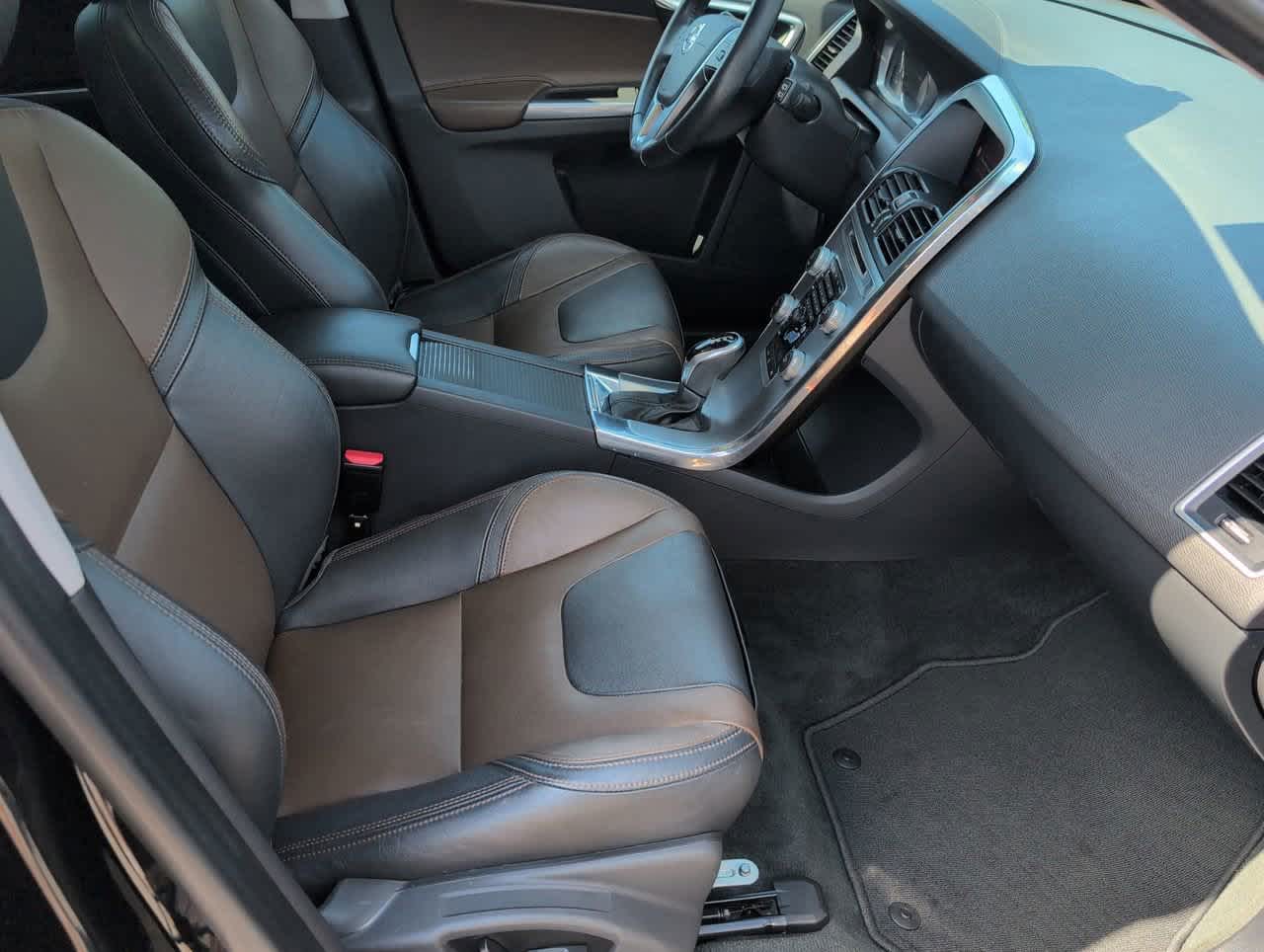 2017 Volvo XC60 Dynamic photo 15