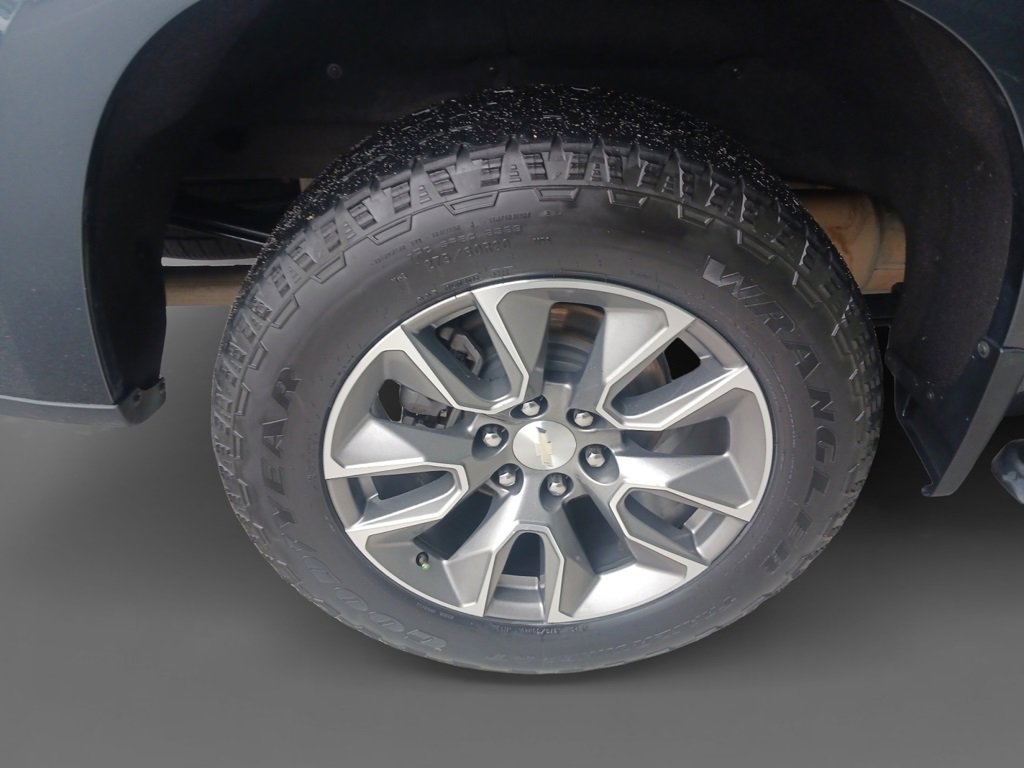 2021 Chevrolet Silverado LT photo 32