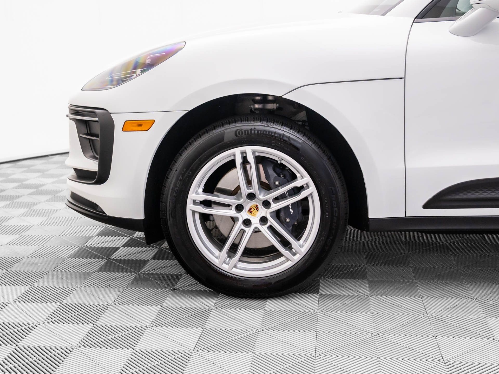 2025 Porsche Macan photo 30