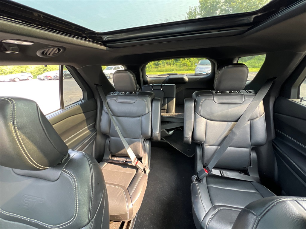2022 Ford Explorer ST photo 31