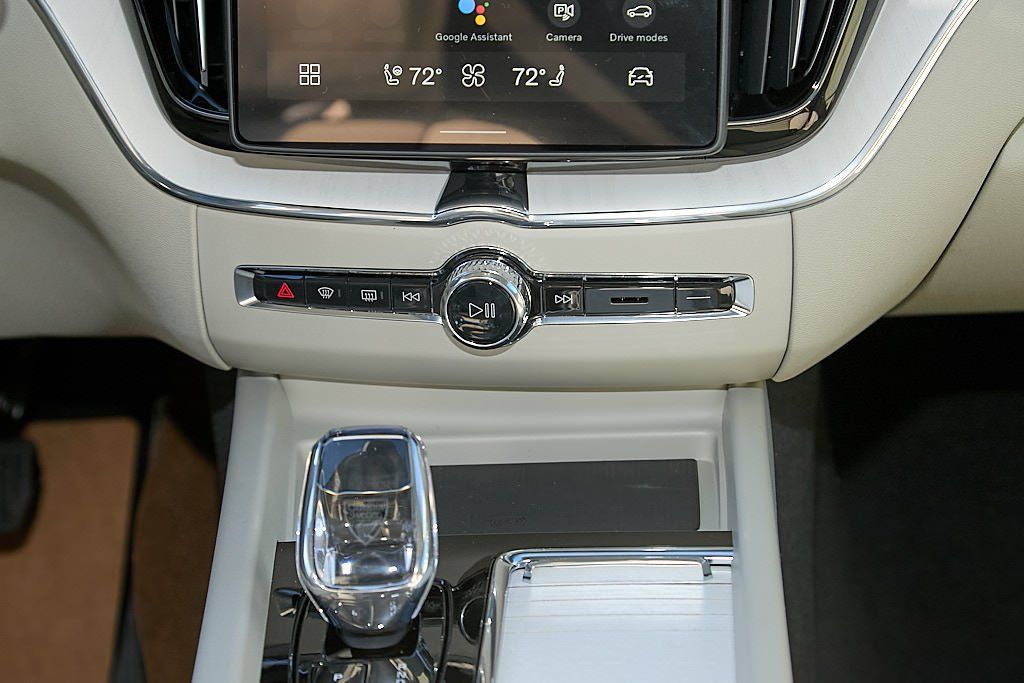 2026 VOLVO XC60 - Image 24