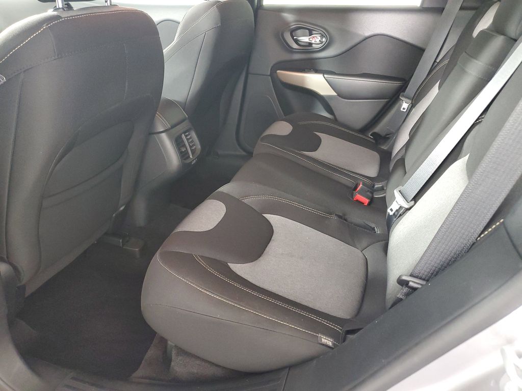 2018 Jeep Cherokee Latitude photo 13