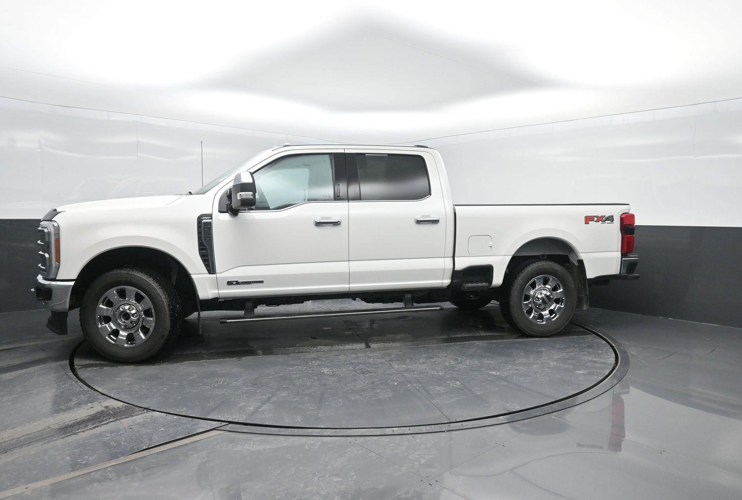 2023 Ford F-350 Super Duty Lariat's photo
